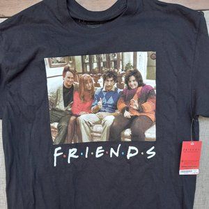 NWT"FRIENDS" T-SHIRT from the television series
